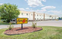 Super 8 By Wyndham Platte City Kansas City Area