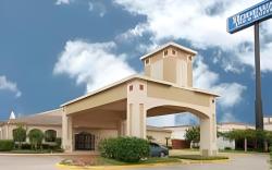 Days Inn & Suites by Wyndham Corpus Christi Central