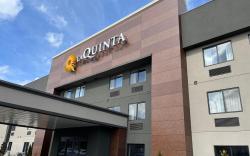 La Quinta Inn & Suites by Wyndham Nashville Airport