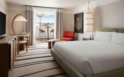 Sandbourne Santa Monica, Autograph Collection