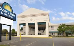 Days Inn & Suites by Wyndham Columbus East Airport