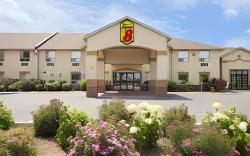 Super 8 By Wyndham Cornwall On