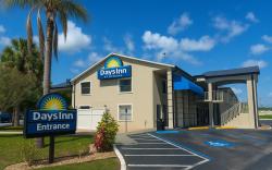 Days Inn by Wyndham Bradenton I-75