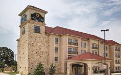 La Quinta Inn & Suites by Wyndham DFW Airport West - Euless