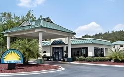 Days Inn by Wyndham Richmond Hill/Savannah