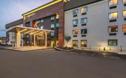 La Quinta Inn & Suites by Wyndham Hartford - Bradley Airport