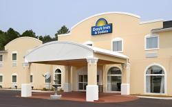 Days Inn & Suites by Wyndham Swainsboro