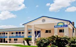 Days Inn by Wyndham Baytown TX
