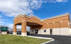 Quality Inn & Suites near Downtown Mesa
