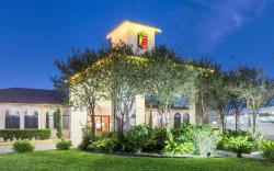 Super 8 By Wyndham San Antonio At I-10
