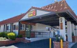 Super 8 By Wyndham Monterey