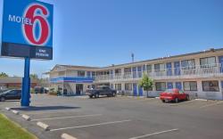 Motel 6-Fresno, CA - Blackstone North