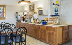 Days Inn by Wyndham Pontoon Beach