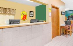 Super 8 By Wyndham Clear Lake