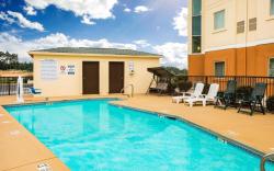 Days Inn & Suites by Wyndham Augusta Near Fort Eisenhower