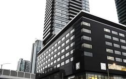 Le Germain Hotel Maple Leaf Square