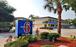 Motel 6 Bradenton, FL