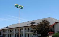 Days Inn by Wyndham Queensbury/Lake George