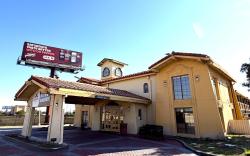 Townhouse Garden Inn & Suites San Antonio I 35