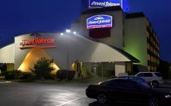 Howard Johnson by Wyndham Arlington Ballpark / Six Flags