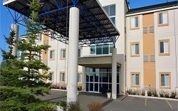 Motel 6 Red Deer, AB