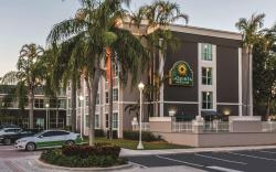 La Quinta Inn & Suites by Wyndham Plantation at SW 6th St