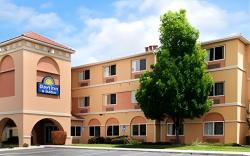 Days Inn & Suites by Wyndham Airport Albuquerque