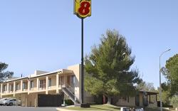 Super 8 by Wyndham Barstow
