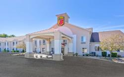Super 8 by Wyndham Cloverdale IN