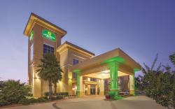 La Quinta Inn & Suites by Wyndham Jacksonville TX