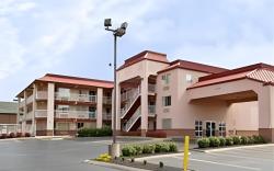 Days Inn by Wyndham Airport Nashville East