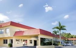 Super 8 By Wyndham Sarasota Near Siesta Key