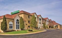 La Quinta Inn & Suites by Wyndham Milwaukee Delafield