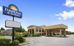 Days Inn & Suites by Wyndham Savannah Midtown