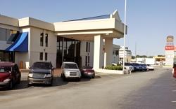 Trade Winds Central Inn