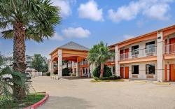 Super 8 By Wyndham Galveston