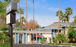 Travelodge by Wyndham Bakersfield