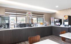 Super 8 By Wyndham Salina I-70