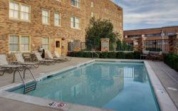 Courtyard Kansas City Country Club Plaza