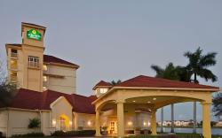 La Quinta Inn & Suites by Wyndham Ft. Lauderdale Airport