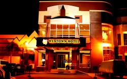 MO2 Westown Hotel Mandalagan
