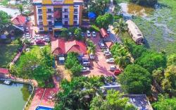Royal Riviera Hotel & Resort