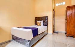 SPOT ON 90433 Serasi Kost