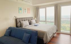 Family Studio Breeze Apartments Bintaro by OkeStay