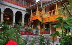 Amaru Colonial