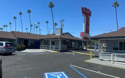 Hi-Way Host Motel
