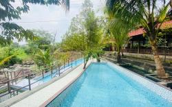 Hotel dan Gazebo Syariah Pinggir Kali Prigen RedPartner