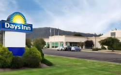 Days Inn by Wyndham Warren