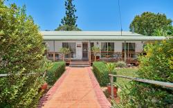 Birds 'n' Bloom Cottages
