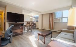 Coast Calgary Downtown Hotel & Suites by APA